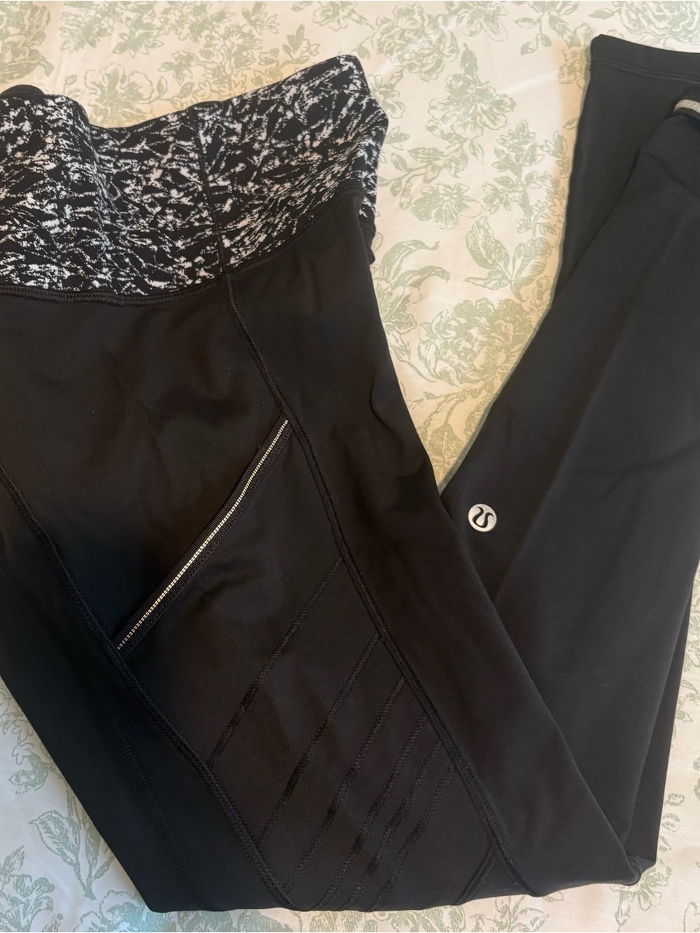 lululemon Black Leggings, pockets, optional ankle reflective stripes - Picture 4 of 4